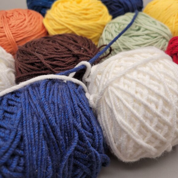 Yarn Mixed Lot of Super Fine Yarn Leftovers Remnants 11 Rolls 1.5 lbs - Picture 3 of 6